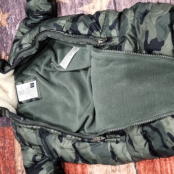 Baby Gap puffer  Primaloft One Piece Size 6-12 Months - Picture 3 of 8